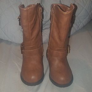 Brown toddler boots